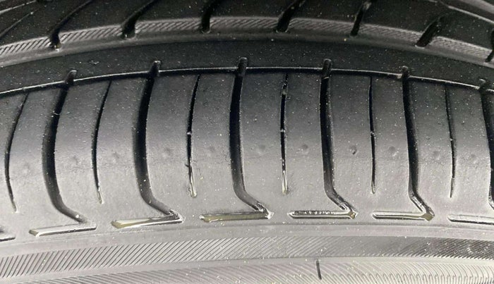 2021 Maruti Ciaz ZETA 1.5 SHVS MT PETROL, Petrol, Manual, 28,146 km, Right Rear Tyre Tread