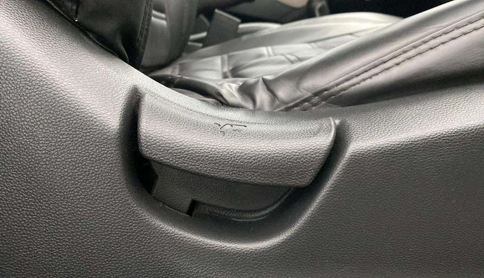 2017 Hyundai Creta E PLUS 1.4 DIESEL, Diesel, Manual, 85,000 km, Driver Side Adjustment Panel