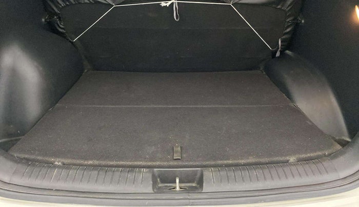 2017 Hyundai Creta E PLUS 1.4 DIESEL, Diesel, Manual, 85,000 km, Boot Inside