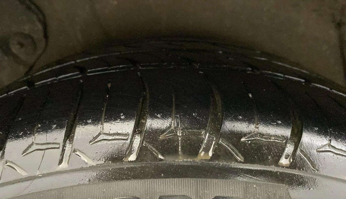 2017 Hyundai Verna 1.6 VTVT SX (O), Petrol, Manual, 1,11,595 km, Right Rear Tyre Tread