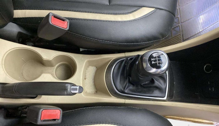 2017 Hyundai Verna 1.6 VTVT SX (O), Petrol, Manual, 1,11,595 km, Gear Lever