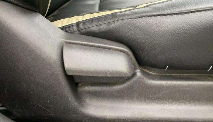 2017 Hyundai Verna 1.6 VTVT SX (O), Petrol, Manual, 1,11,595 km, Driver Side Adjustment Panel