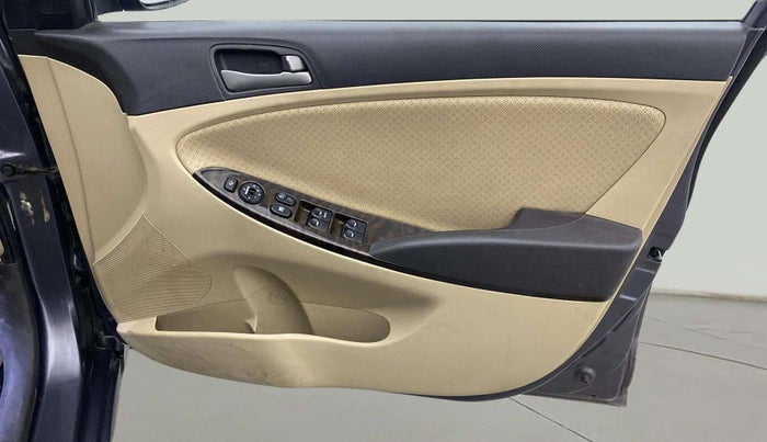 2017 Hyundai Verna 1.6 VTVT SX (O), Petrol, Manual, 1,11,595 km, Driver Side Door Panels Control