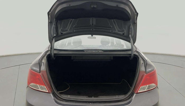 2017 Hyundai Verna 1.6 VTVT SX (O), Petrol, Manual, 1,11,595 km, Boot Inside