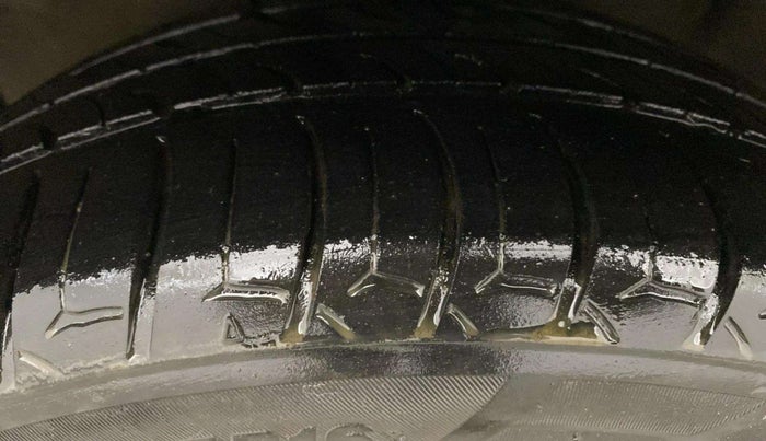 2017 Hyundai Verna 1.6 VTVT SX (O), Petrol, Manual, 1,11,595 km, Left Front Tyre Tread