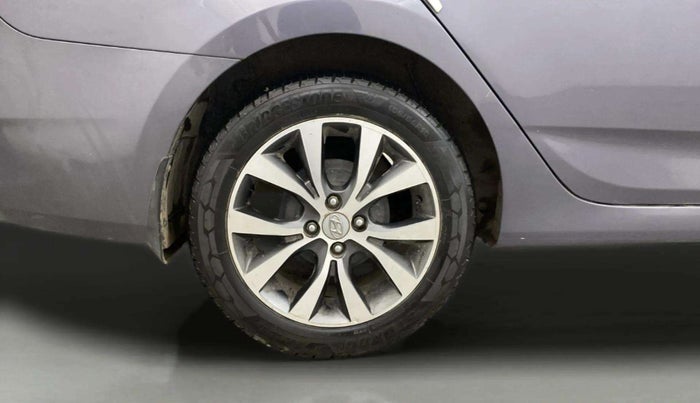 2017 Hyundai Verna 1.6 VTVT SX (O), Petrol, Manual, 1,11,595 km, Right Rear Wheel