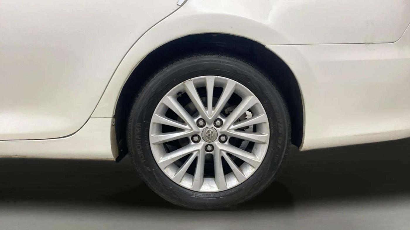 2015 Toyota Camry HYBRID, Hybrid, Automatic, 49,485 km, Left Rear Wheel