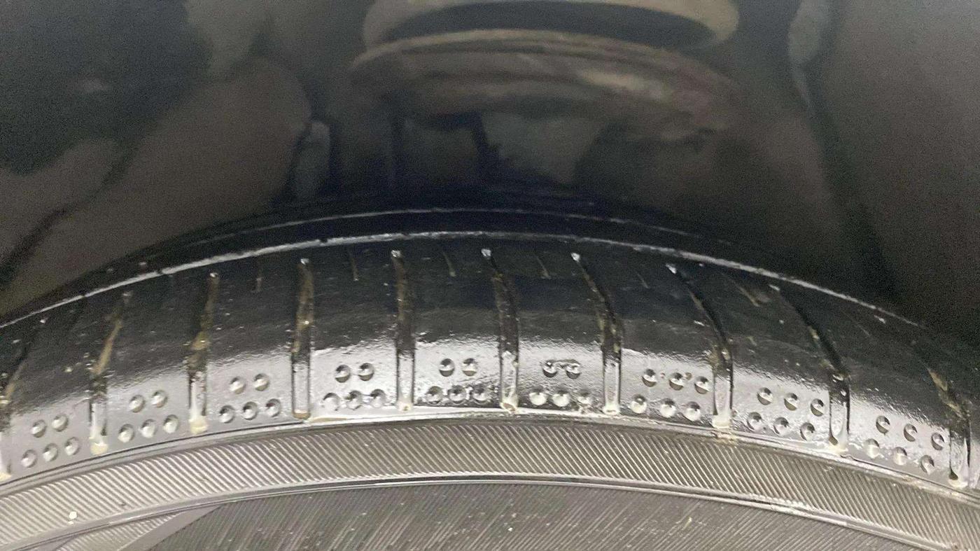 2015 Toyota Camry HYBRID, Hybrid, Automatic, 49,485 km, Left Front Tyre Tread