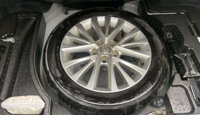 2015 Toyota Camry HYBRID, Hybrid, Automatic, 49,485 km, Spare Tyre