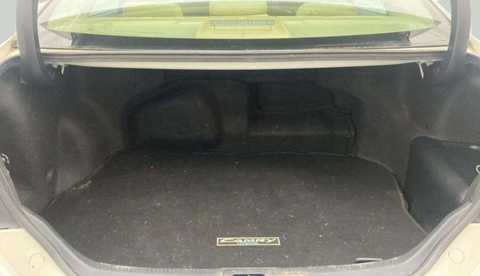 2015 Toyota Camry HYBRID, Hybrid, Automatic, 49,485 km, Boot Inside