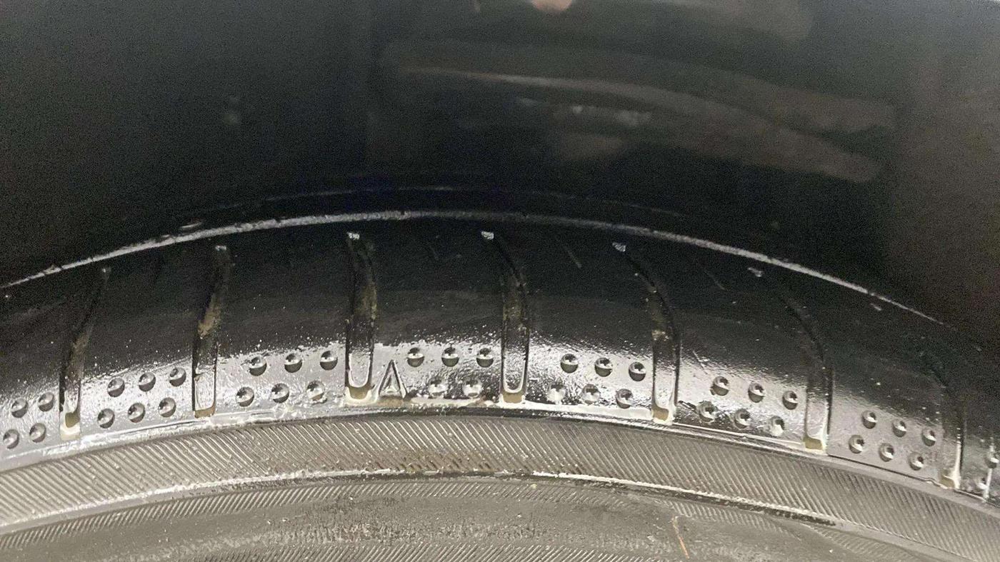 2015 Toyota Camry HYBRID, Hybrid, Automatic, 49,485 km, Left Rear Tyre Tread