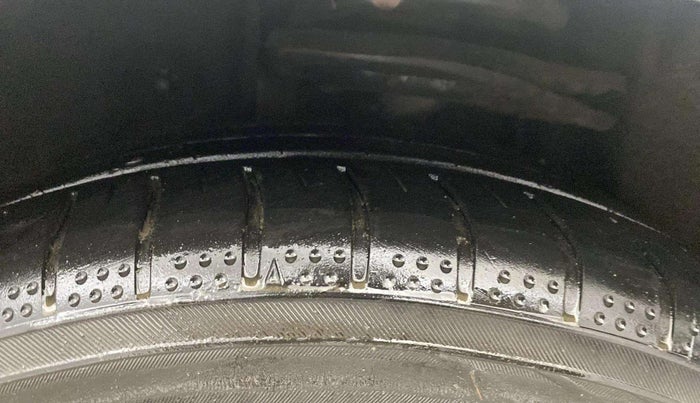 2015 Toyota Camry HYBRID, Hybrid, Automatic, 49,485 km, Left Rear Tyre Tread