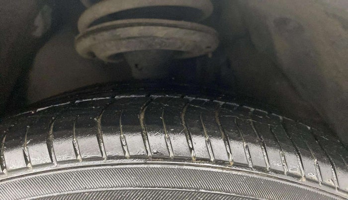 2015 Toyota Camry HYBRID, Hybrid, Automatic, 49,485 km, Right Front Tyre Tread