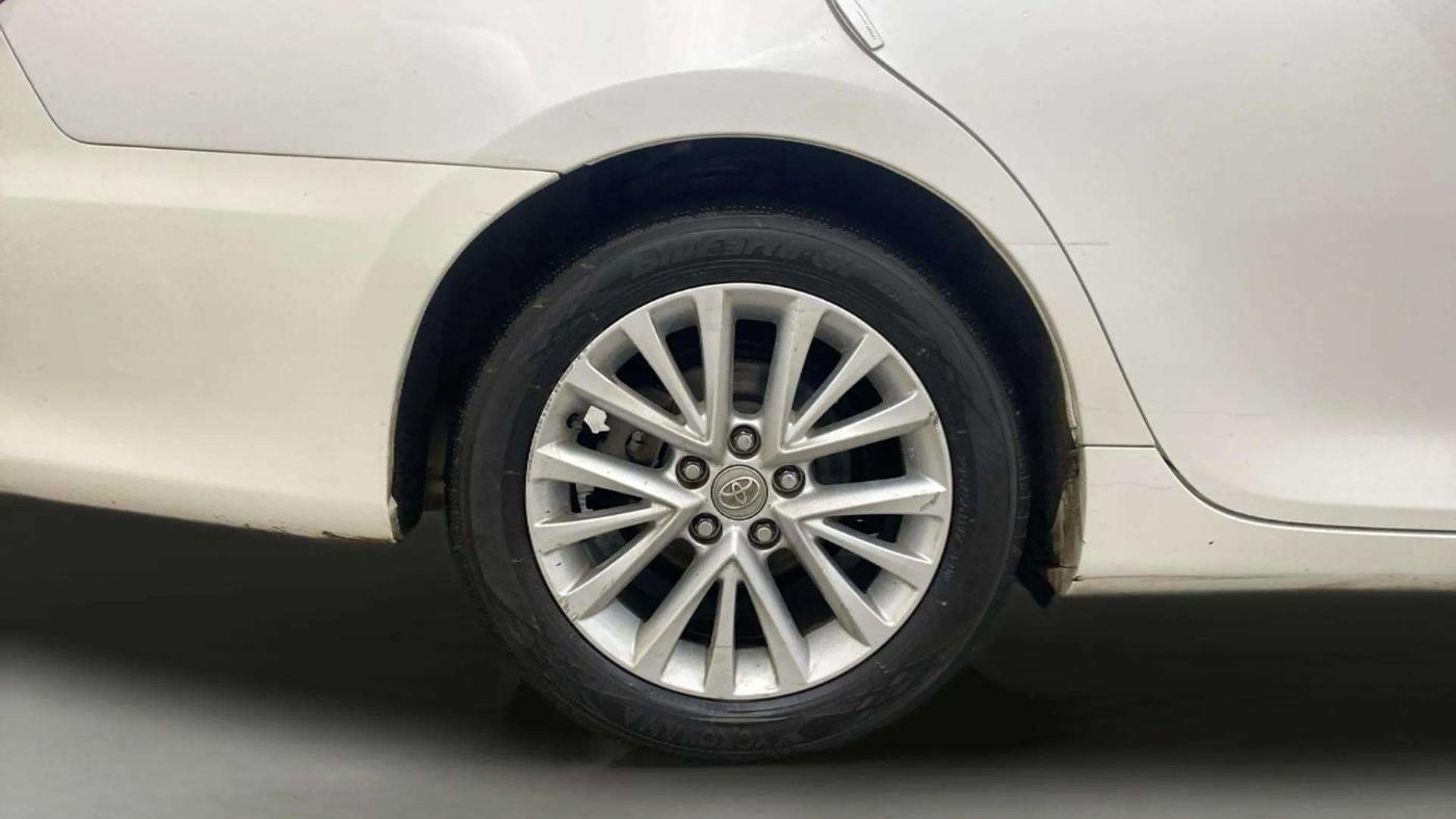 2015 Toyota Camry HYBRID, Hybrid, Automatic, 49,485 km, Right Rear Wheel