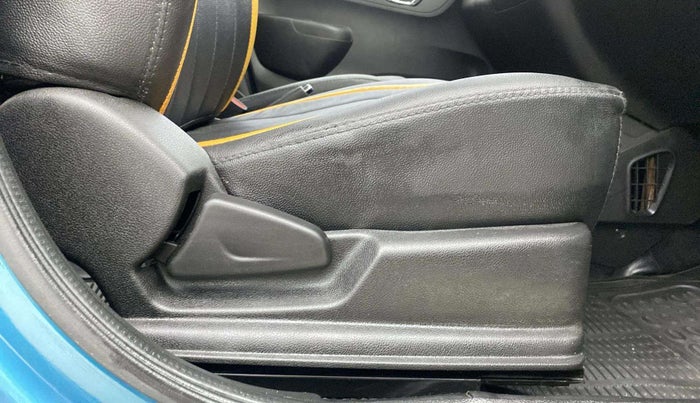 2022 Renault Kwid CLIMBER 1.0 (O), Petrol, Manual, 20,824 km, Driver Side Adjustment Panel