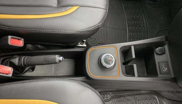 2022 Renault Kwid CLIMBER 1.0 (O), Petrol, Manual, 20,824 km, Gear Lever