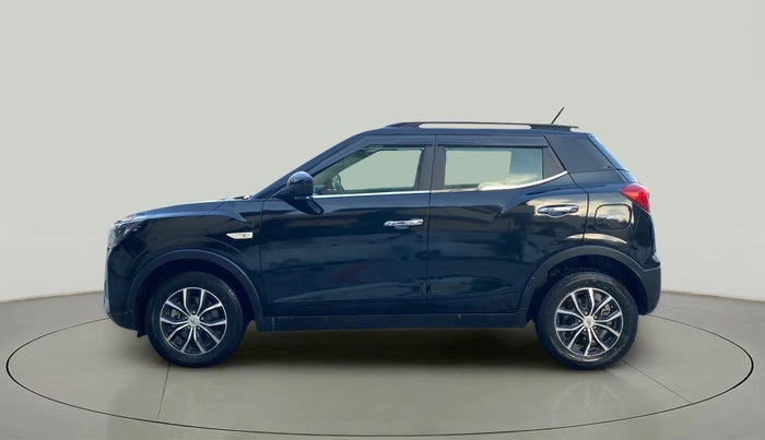 2023 Mahindra XUV300 W6 1.2 PETROL, Petrol, Manual, 17,347 km, Left Side