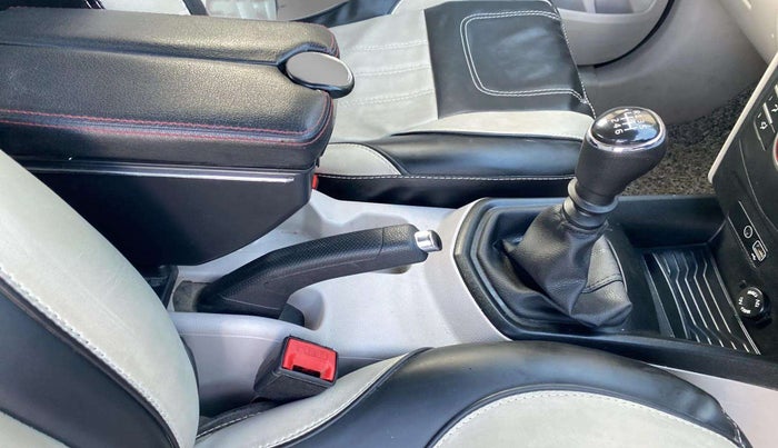 2023 Mahindra XUV300 W6 1.2 PETROL, Petrol, Manual, 17,347 km, Gear Lever