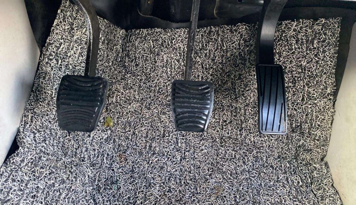 2023 Mahindra XUV300 W6 1.2 PETROL, Petrol, Manual, 17,347 km, Pedals