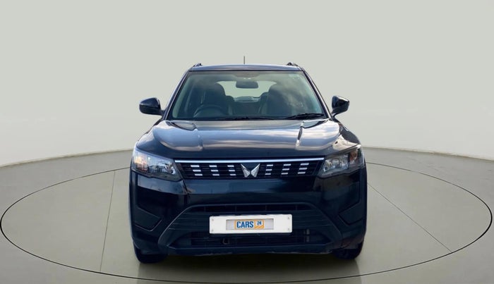 2023 Mahindra XUV300 W6 1.2 PETROL, Petrol, Manual, 17,347 km, Front