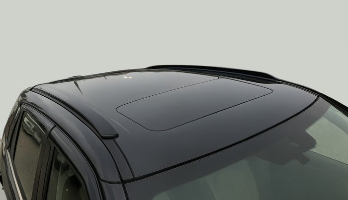 2023 Mahindra XUV300 W6 1.2 PETROL, Petrol, Manual, 17,347 km, Roof