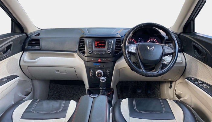 2023 Mahindra XUV300 W6 1.2 PETROL, Petrol, Manual, 17,347 km, Dashboard