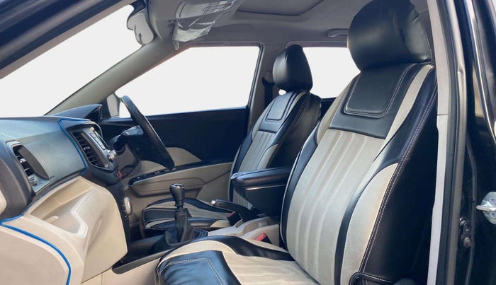 2023 Mahindra XUV300 W6 1.2 PETROL, Petrol, Manual, 17,347 km, Right Side Front Door Cabin