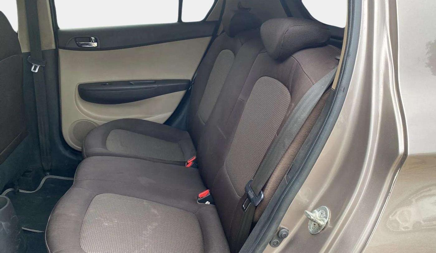 2013 Hyundai i20 SPORTZ 1.2, Petrol, Manual, 83,421 km, Right Side Rear Door Cabin