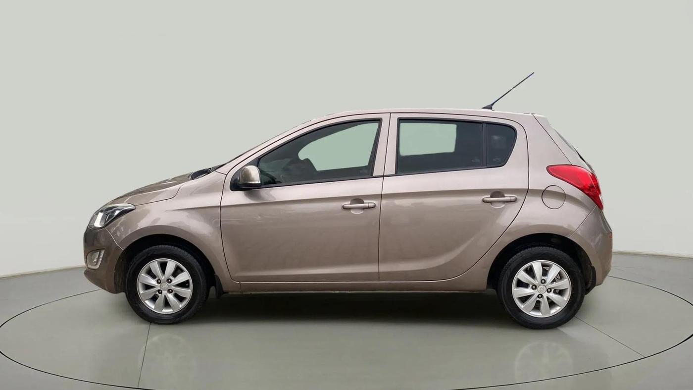 2013 Hyundai i20 SPORTZ 1.2, Petrol, Manual, 83,421 km, Left Side