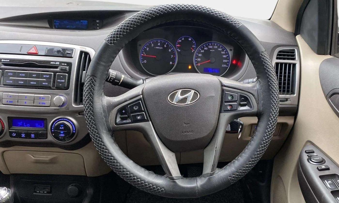 2013 Hyundai i20 SPORTZ 1.2, Petrol, Manual, 83,421 km, Steering Wheel Close Up