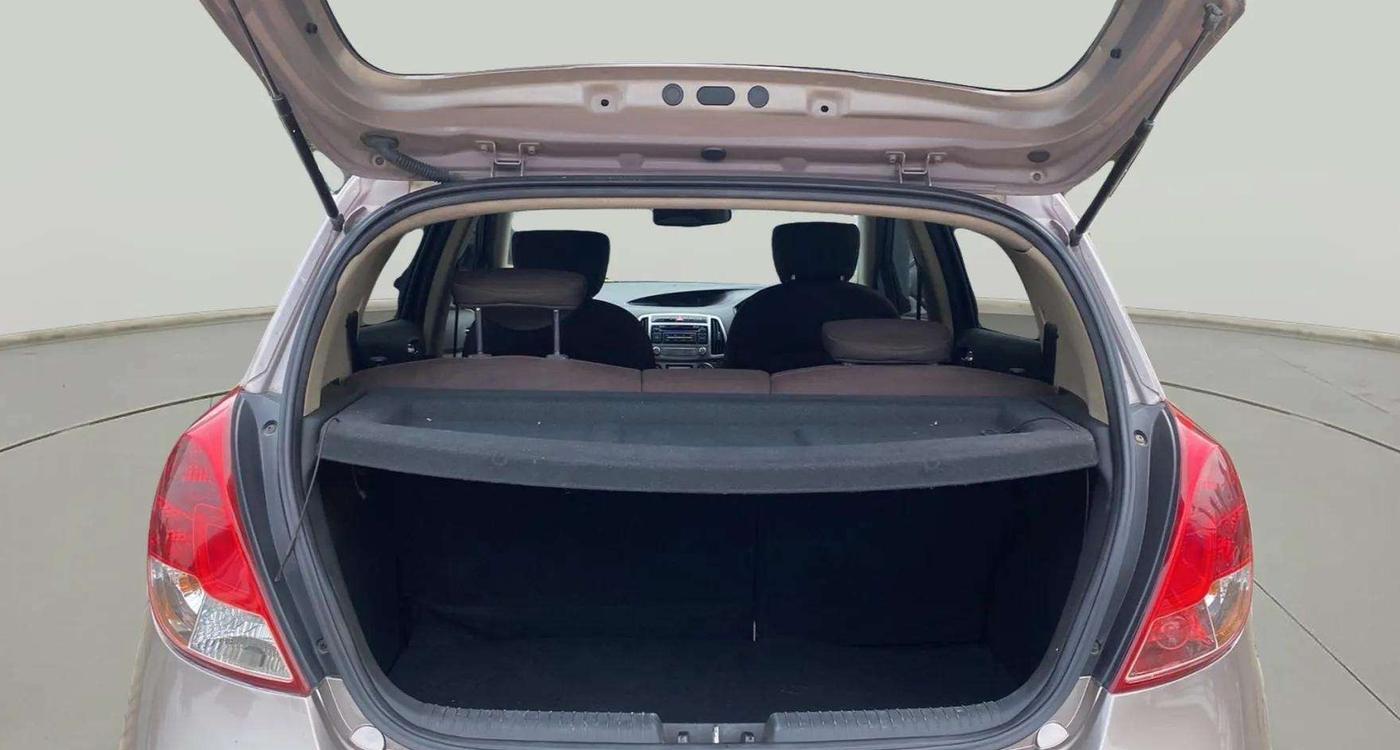 2013 Hyundai i20 SPORTZ 1.2, Petrol, Manual, 83,421 km, Boot Inside
