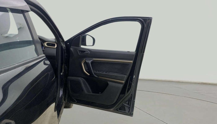 2024 Renault Kiger RXT MT, Petrol, Manual, 4,347 km, RHS Front Door