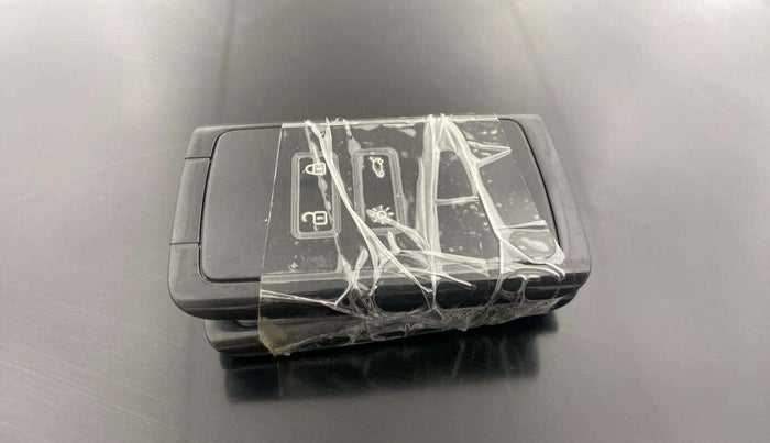 2024 Renault Kiger RXT MT, Petrol, Manual, 4,347 km, Key Close Up