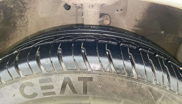 2013 Honda Brio S MT, Petrol, Manual, 33,773 km, Right Front Tyre Tread