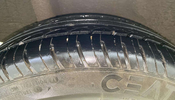 2013 Honda Brio S MT, Petrol, Manual, 33,773 km, Right Rear Tyre Tread