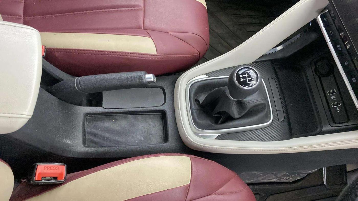 2022 MG ASTOR SUPER EX 1.5 MT, Petrol, Manual, 16,320 km, Gear Lever