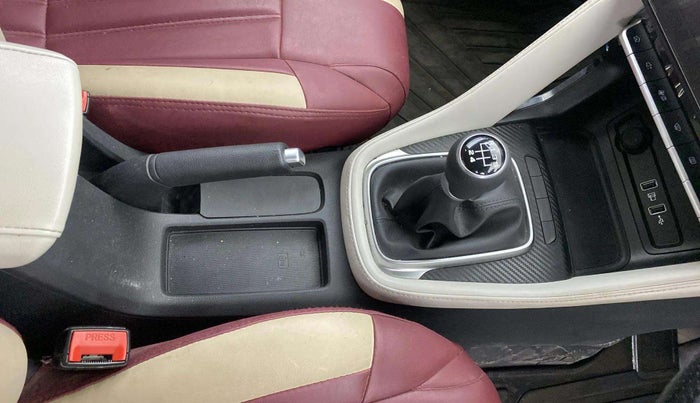 2022 MG ASTOR SUPER EX 1.5 MT, Petrol, Manual, 16,320 km, Gear Lever