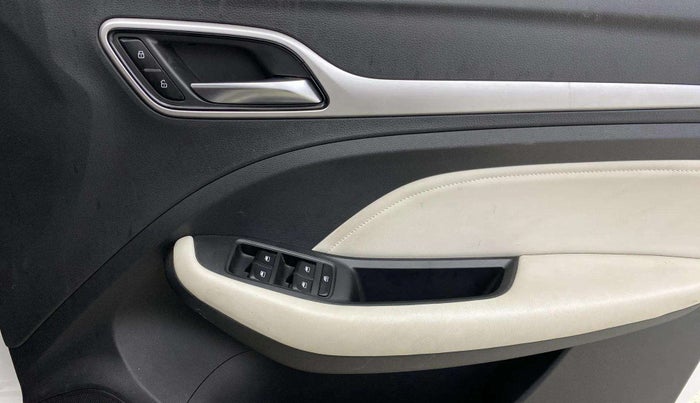 2022 MG ASTOR SUPER EX 1.5 MT, Petrol, Manual, 16,320 km, Driver Side Door Panels Control