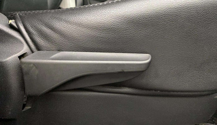 2022 Skoda KUSHAQ ACTIVE 1.0L TSI MT, Petrol, Manual, 42,711 km, Driver Side Adjustment Panel