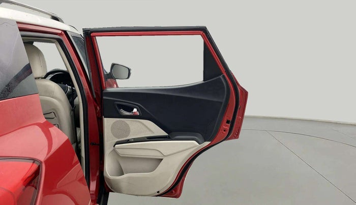 2019 Mahindra XUV300 W8 (O) 1.5 DIESEL, Diesel, Manual, 1,69,999 km, RHS Rear Door