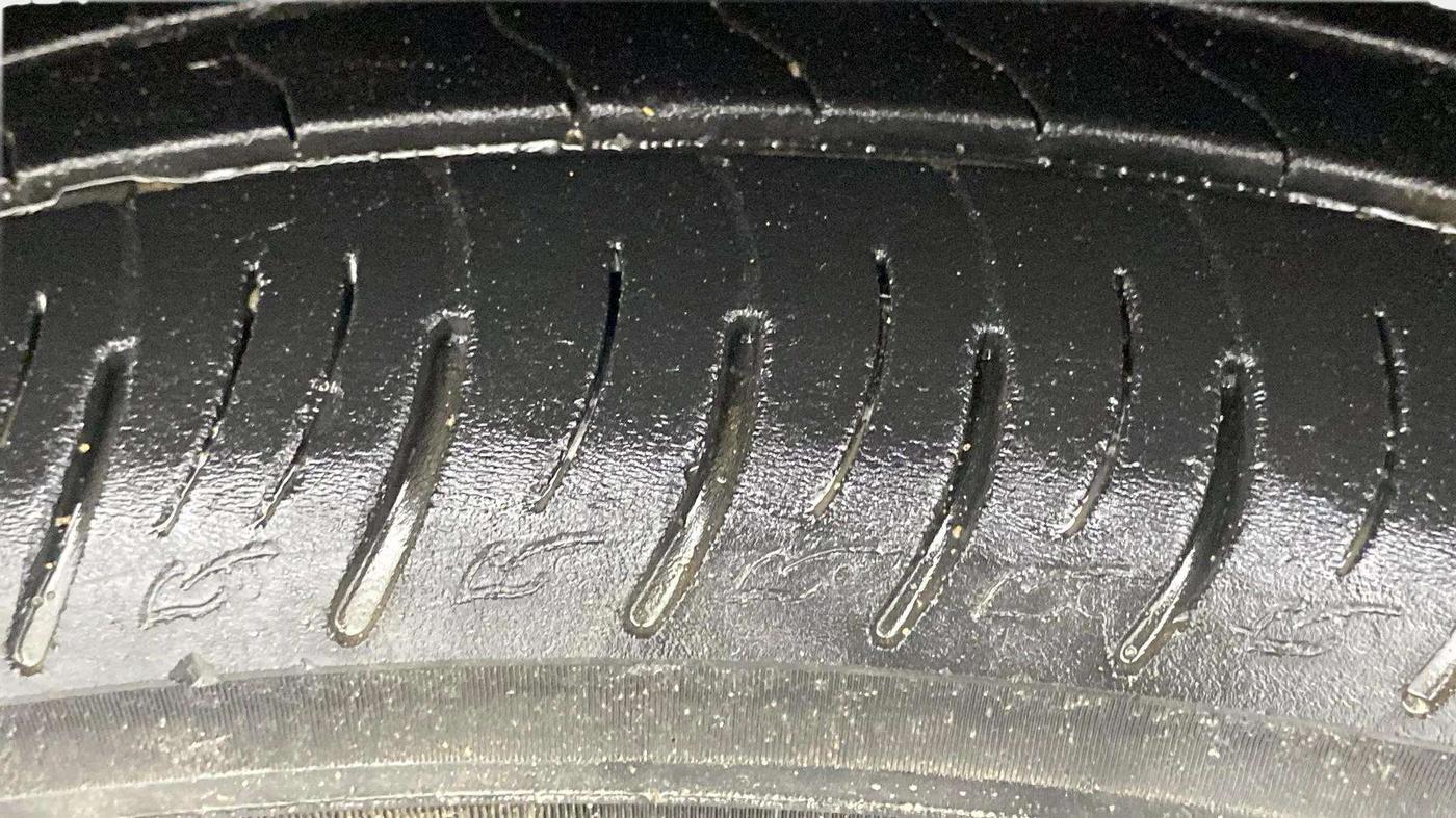 2019 Mahindra XUV300 W8 (O) 1.5 DIESEL, Diesel, Manual, 1,70,000 km, Left Front Tyre Tread