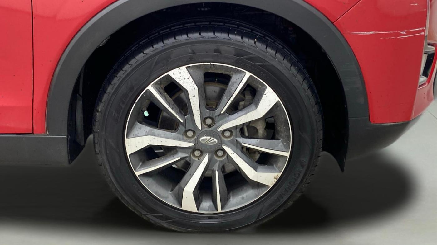 2019 Mahindra XUV300 W8 (O) 1.5 DIESEL, Diesel, Manual, 1,70,000 km, Right Front Wheel