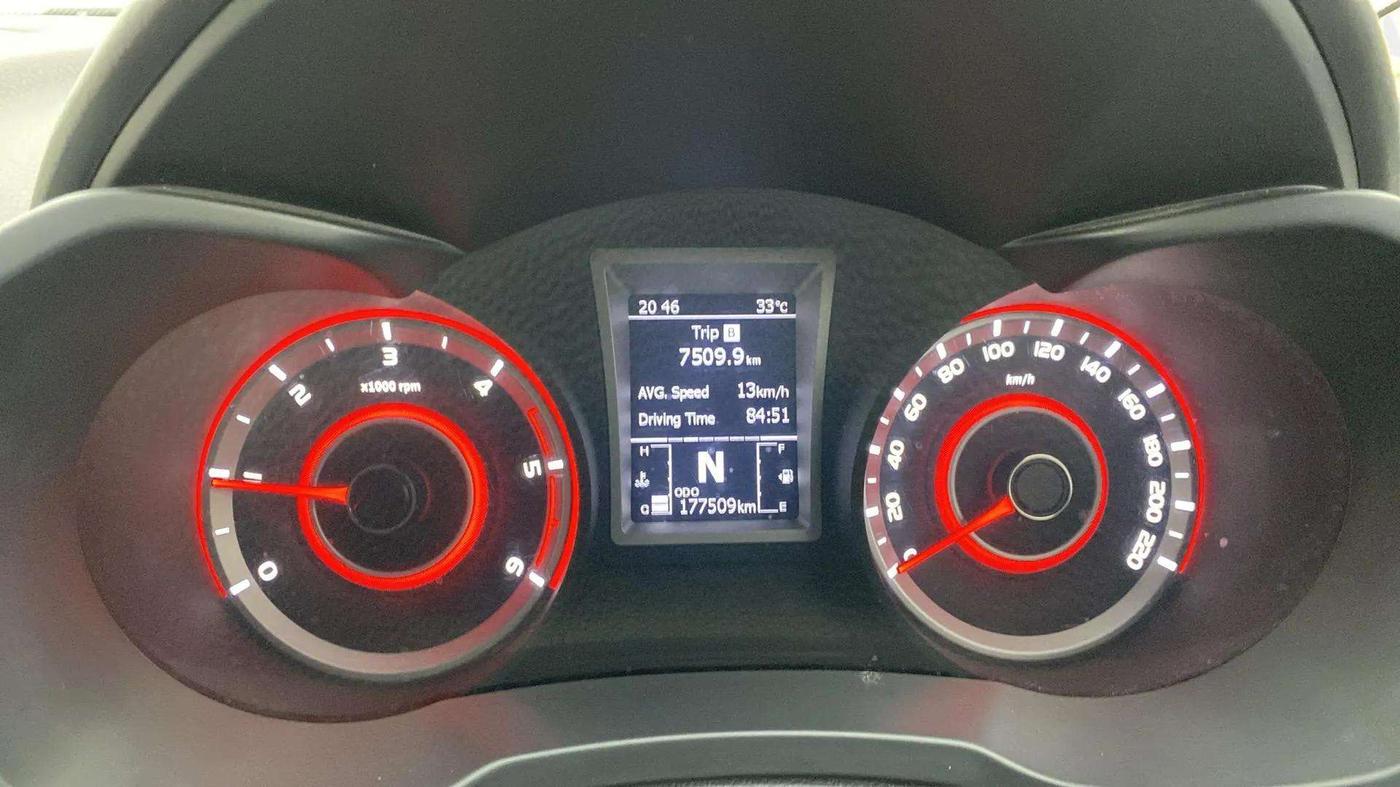 2019 Mahindra XUV300 W8 (O) 1.5 DIESEL, Diesel, Manual, 1,70,000 km, Odometer Image