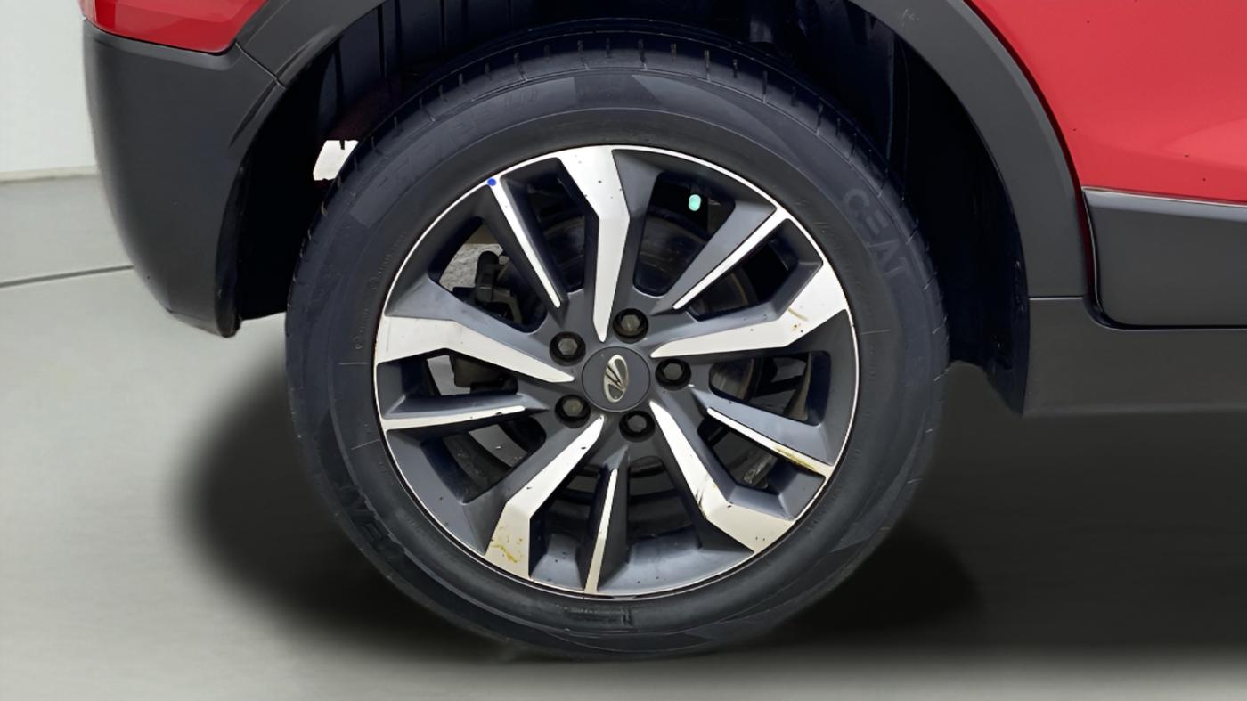 2019 Mahindra XUV300 W8 (O) 1.5 DIESEL, Diesel, Manual, 1,70,000 km, Right Rear Wheel