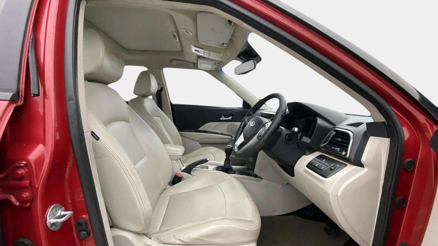 2019 Mahindra XUV300 W8 (O) 1.5 DIESEL, Diesel, Manual, 1,70,000 km, Right Side Front Door Cabin