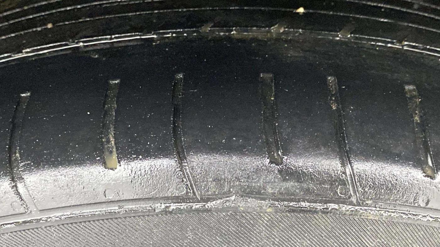 2019 Mahindra XUV300 W8 (O) 1.5 DIESEL, Diesel, Manual, 1,70,000 km, Left Rear Tyre Tread