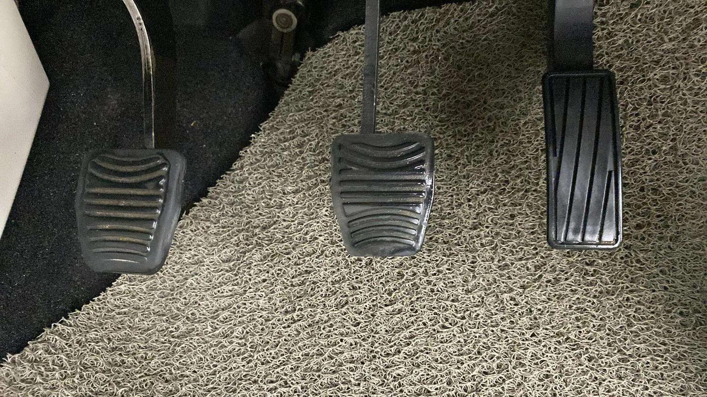 2019 Mahindra XUV300 W8 (O) 1.5 DIESEL, Diesel, Manual, 1,70,000 km, Pedals