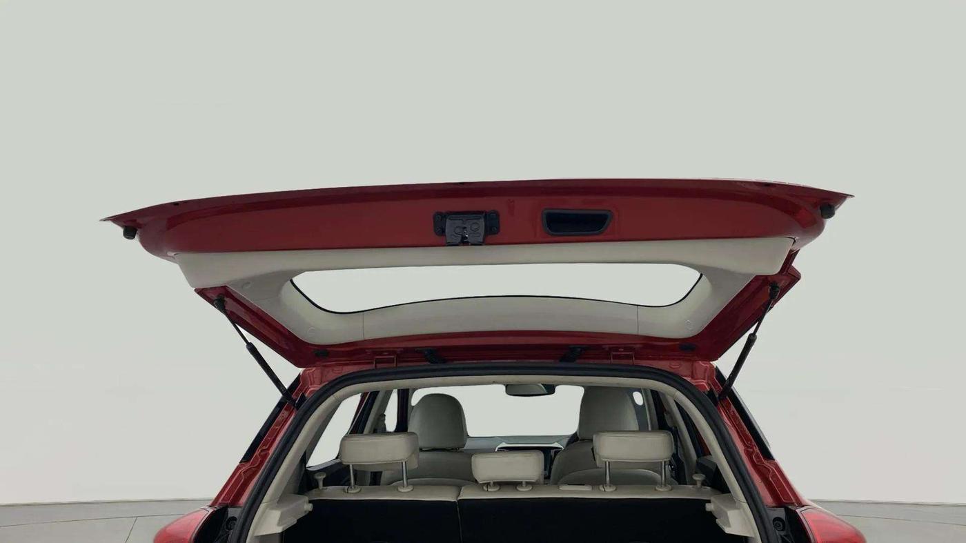 2019 Mahindra XUV300 W8 (O) 1.5 DIESEL, Diesel, Manual, 1,70,000 km, Boot Door Open