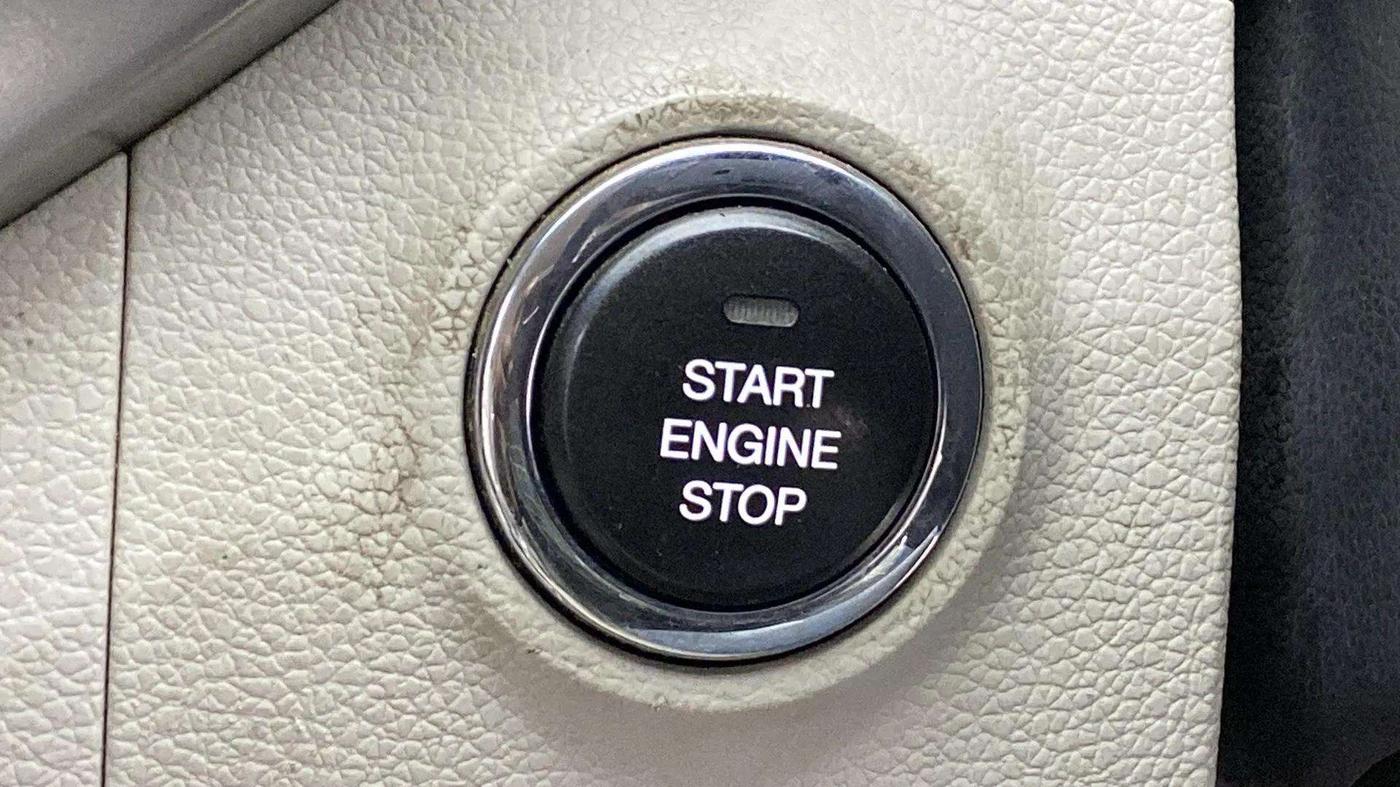 2019 Mahindra XUV300 W8 (O) 1.5 DIESEL, Diesel, Manual, 1,70,000 km, Keyless Start/ Stop Button