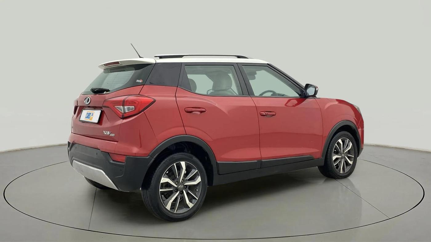 2019 Mahindra XUV300 W8 (O) 1.5 DIESEL, Diesel, Manual, 1,70,000 km, Right Back Diagonal